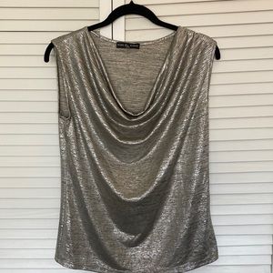 Kim & Cami metallic silver top size S